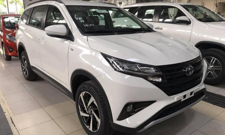 Cuối năm, xe sang giảm sốc gần 1 tỷ đồng