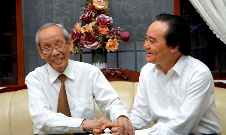 Bộ trưởng Phùng Xuân Nhạ thăm hỏi, chúc mừng các nguyên lãnh đạo GD&ĐT