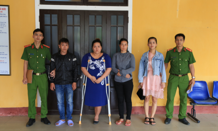 Những kẻ tham gia lột đồ cô gái, đánh ghen như thời trung cổ ở Huế là ai?