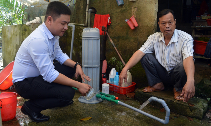 Tân Á Đại Thành đưa nước sạch đến người dân vùng lũ Hội An