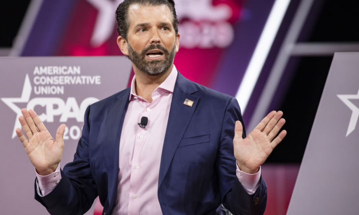 Con cả nhà Trump mắc COVID-19
