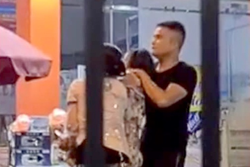 TP.HCM: Kẻ ngáo đá cầm dao khống chế 3 người khai gì?