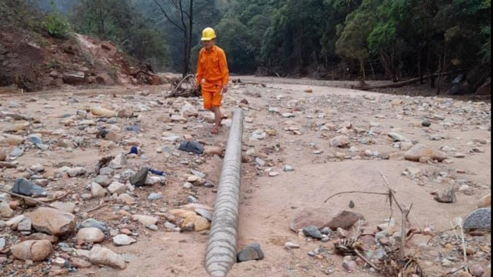 Lũ rút gần 1 tháng, hai bản ở Quảng Trị vẫn chưa có điện