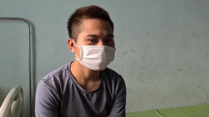 Video: Nạn nhân kể bị chủ quán bánh xèo dùng dao chém, đánh nhân viên