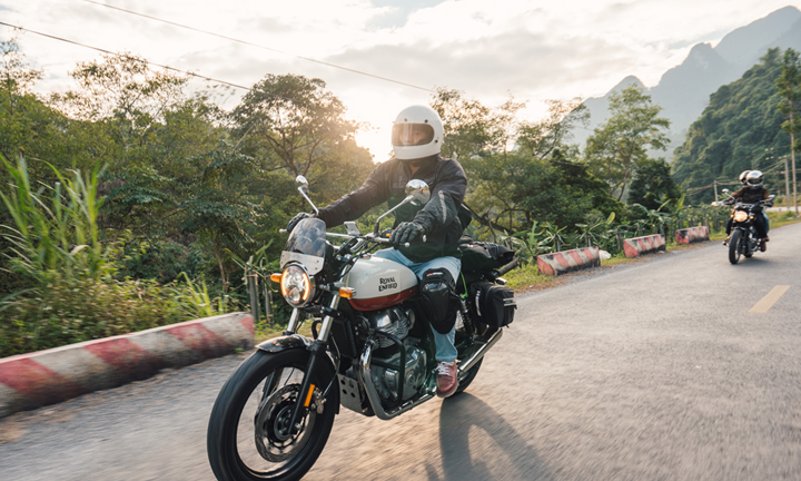 'Dàn chiến mã' Royal Enfield tận hưởng vẻ đẹp Hà Giang