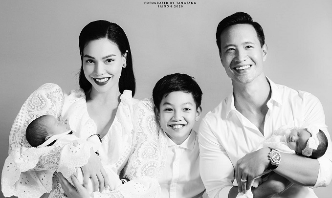 Hồ Ngọc Hà khoe ảnh chụp cùng chồng và 3 con, Kim Lý kể chuyện hồi mới yêu