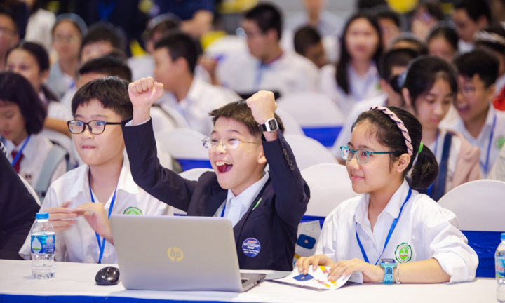 100 suất học bổng phổ thông trực tuyến dành cho học sinh Việt xuất sắc