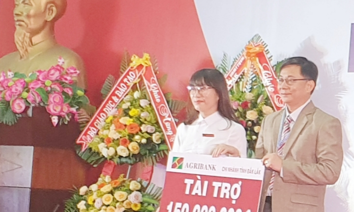 Agribank chi nhánh Đăk Lăk ghi dấu ấn trong hoạt động tài trợ an sinh giáo dục