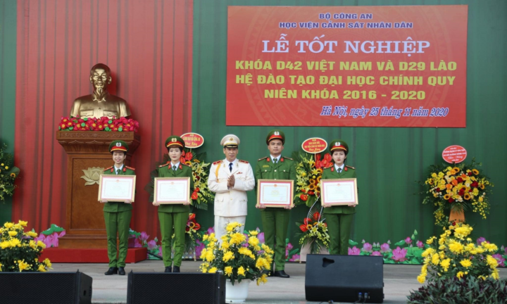 Hơn 800 sinh viên Học viện Cảnh sát Nhân dân nhận bằng tốt nghiệp