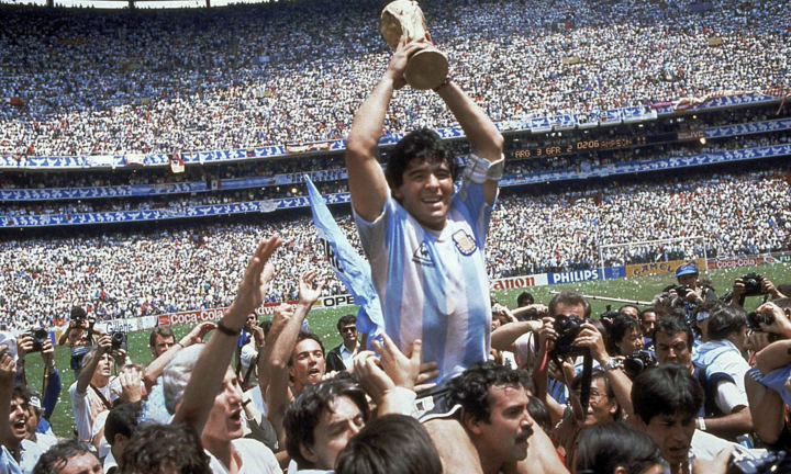 Diego Maradona: Huyền thoại bất tử của bóng đá thế giới, vị thánh ở Napoli