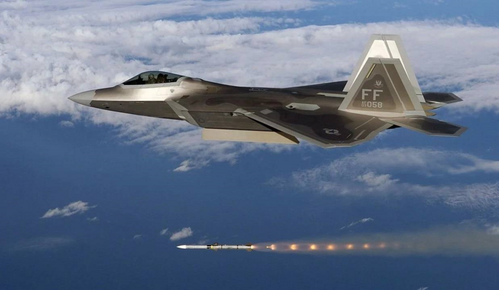 Video: Mỹ ‘khoe’ sức mạnh chiến đấu vô địch của tiêm kích tàng hình F-22 Raptor