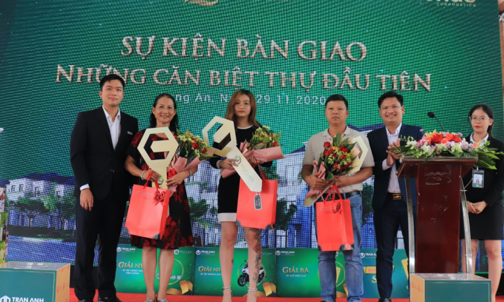 Trần Anh Group tổ chức sự kiện bàn giao biệt thự West Lakes cho khách đầu tiên