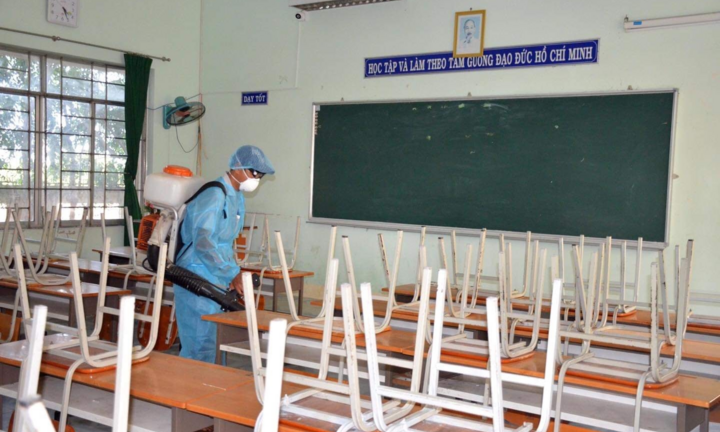 2.000 học sinh TP.HCM phải nghỉ học vì cô giáo tiếp xúc bệnh nhân COVID-19