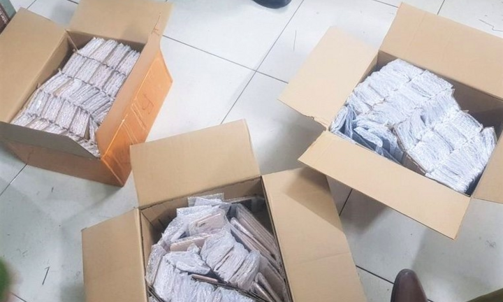 Bắt giữ lô iPhone lậu trị giá 8 tỷ đồng