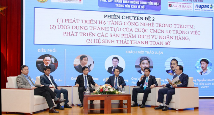 Thanh toán tiền điện không dùng tiền mặt: EVN ghi dấu ấn 