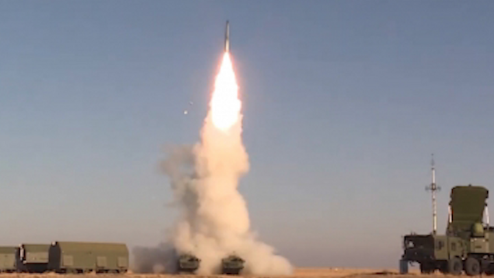 Video: S-400 của Nga khai hỏa xé toạc bầu trời trong cuộc diễn tập gần Astrakhan