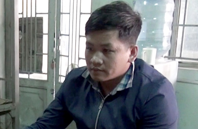 Bắt khẩn cấp kẻ đánh, đạp liên tiếp vào mặt nữ sinh sau va chạm giao thông