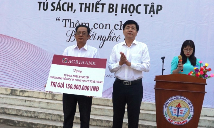 'Thêm con chữ, bớt đói nghèo': Chương trình tài trợ cho giáo dục nhân văn