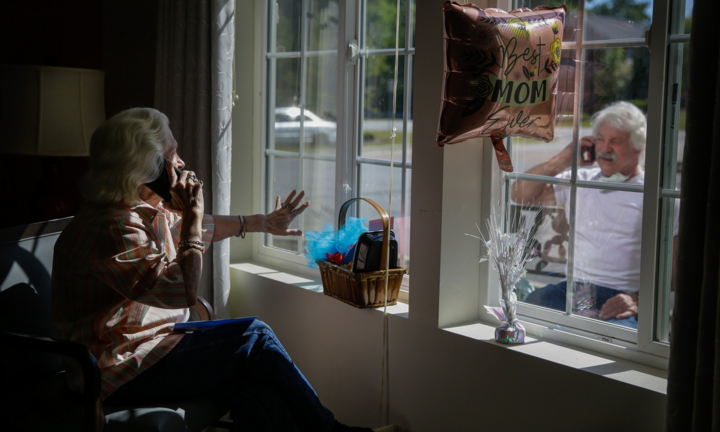 Thế giới năm 2020: Tình yêu thương trong khoảng cách