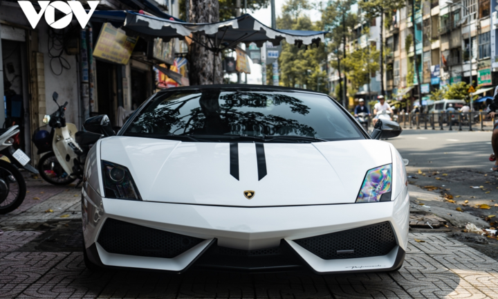 Ngắm Lamborghini Gallardo LP570-4 Performante Spyder độc nhất Việt Nam