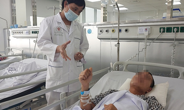 Người đàn ông 28 tuổi đột quỵ sau cơn đau đầu