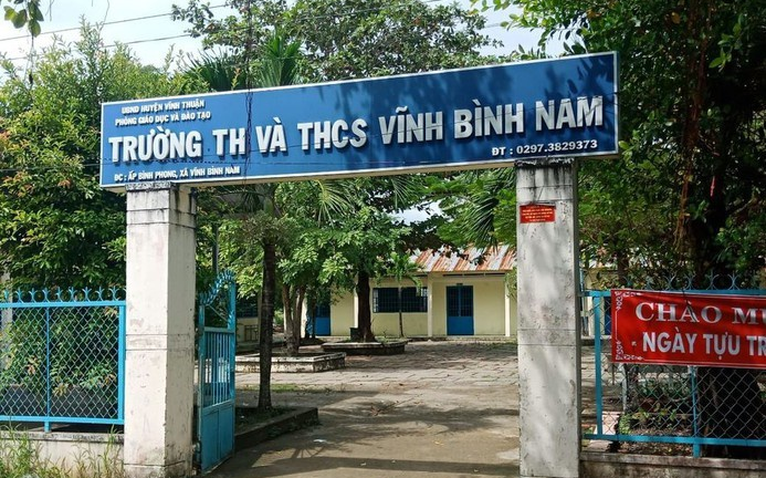 Buộc thôi việc thầy giáo sàm sỡ hai nữ sinh lớp 4