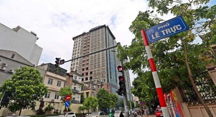 Khách mua 2 tầng nhà bị tháo dỡ ở 8B Lê Trực được hưởng quyền lợi gì?