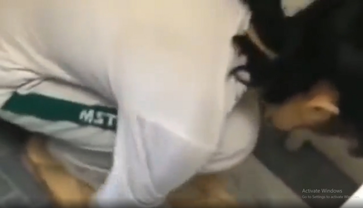 HLV Taekwondo Trung Quốc phạt học sinh rửa mặt bằng nước bồn cầu