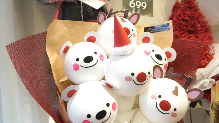 Video: 'Hoa ăn được' giá tiền triệu hút khách dịp Noel