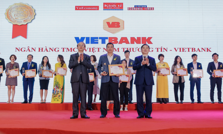 Vietbank 3 năm liên tiếp được vinh danh top 100 sản phẩm, dịch vụ tin và dùng