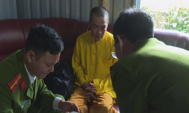 Tu sĩ dởm lừa cúng cầu lộc, đánh tráo 49 triệu bằng tiền âm phủ