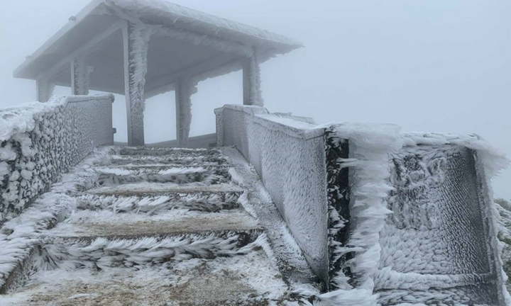 Biển Đông sắp hứng bão, vùng núi phía Bắc có thể xuất hiện băng giá