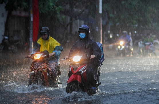 Bão số 14 suy yếu thành áp thấp nhiệt đới, mưa rất to ở Trung và Nam Bộ