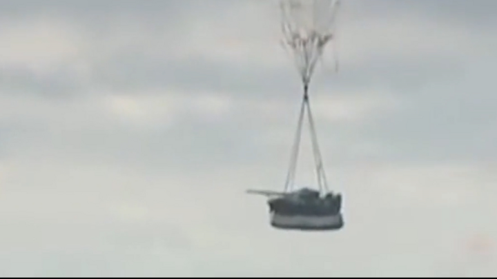 Video: Xe tăng Nga nhảy dù từ máy bay