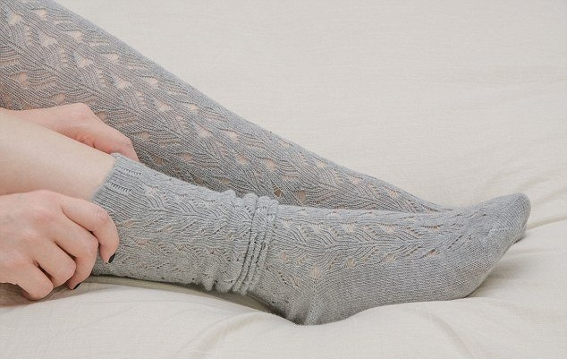 Có nên đeo tất chân khi ngủ?