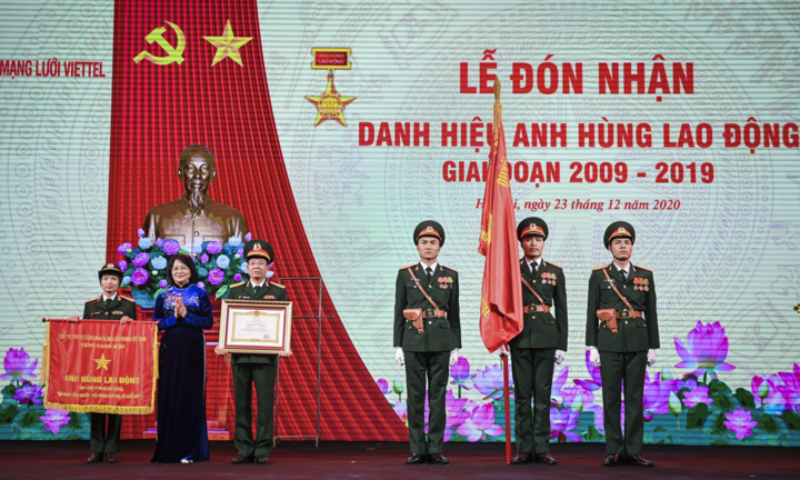 Tổng công ty mạng lưới Viettel đón nhận danh hiệu Anh hùng lao động