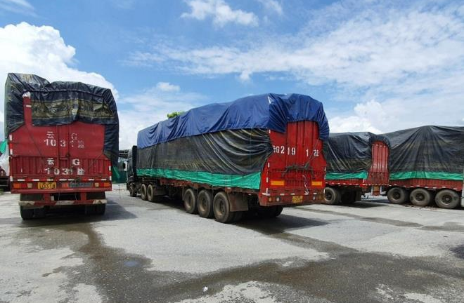 Nhiều hàng giả, hàng nhái trong 100 xe Trung Quốc vô chủ ở Lào Cai