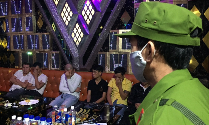 27 nam thanh nữ tú 'phê' ma túy trong quán karaoke ở Quảng Nam