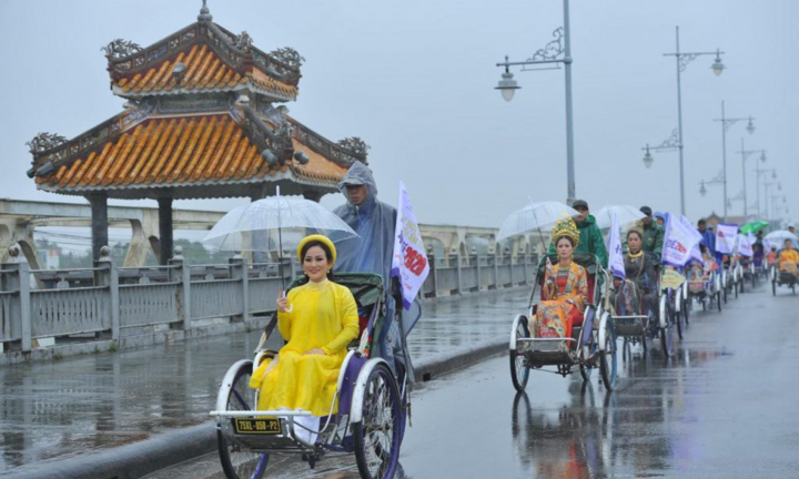  Mãn nhãn với hình ảnh tại Ngày hội Áo dài Huế 2020 của đạo diễn Nguyễn Lan Vy 