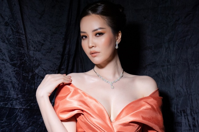 Á hậu Thụy Vân: Tôi chỉ khoe con, ít khoe chồng nên vướng tin đồn ly hôn