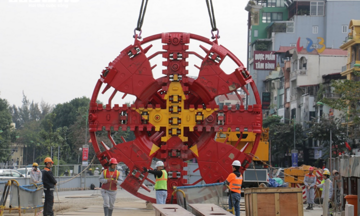 Cận cảnh lắp ráp máy khoan 850 tấn đào hầm đường sắt Nhổn - ga Hà Nội