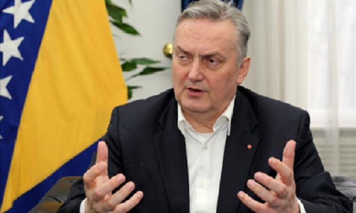 Cựu Thủ tướng Bosnia chọn công bố Khế ước xã hội là sự kiện AI lịch sử năm 2020