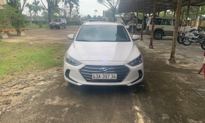 Bị đo nồng độ cồn, tài xế để lại xe ô tô rồi bỏ đi