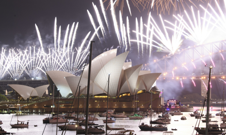 Ảnh: Giao thừa vắng tanh trên toàn thế giới