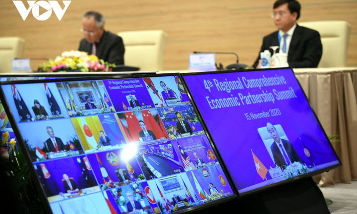 Tiết kiệm 10.000 tỷ từ giảm công tác nước ngoài: Không chỉ là biện pháp tình thế