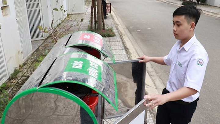 Video: Học sinh chế tạo thùng rác thông minh tự động đóng mở nắp