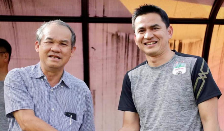 Bầu Đức trực tiếp tới sân xem Kiatisak dẫn HAGL trận ra mắt