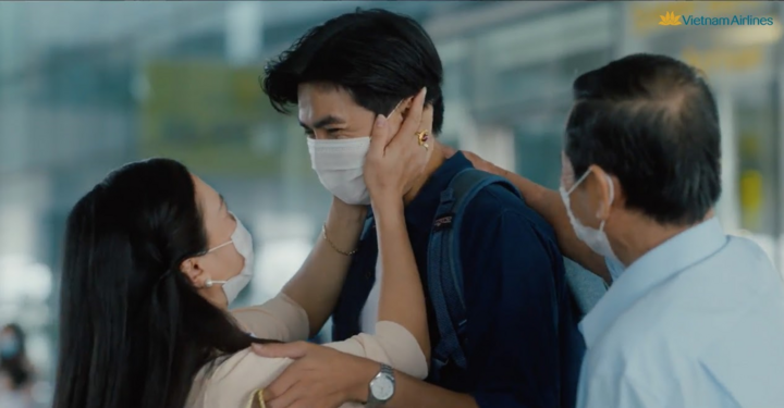 Chúng ta bay, chẳng phải để có những khoảnh khắc tuyệt vời thế này hay sao?