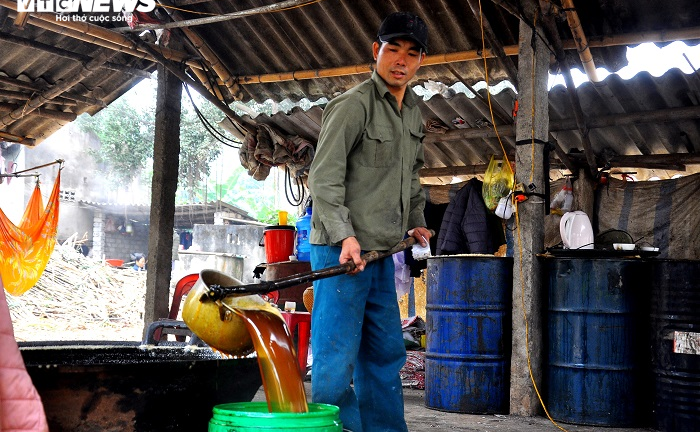 Ảnh: Làng mật mía xứ Thanh kiếm bộn tiền ngày Tết