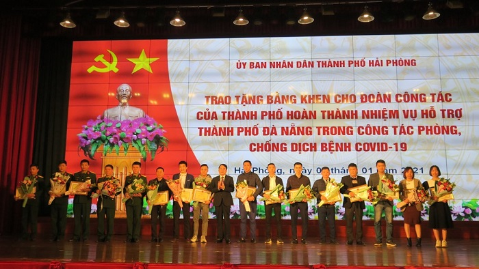 Hải Phòng tặng bằng khen cán bộ y tế ‘tiếp sức’ Đà Nẵng chống dịch COVID-19